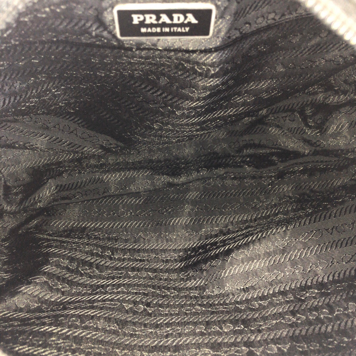 23040
PRADA プラダ テスート 三角ロゴプレート ブラック 黒 シルバー金具 ナイロン / レザー ショルダーバッグ メッセンジャーバッグ レディース AB28