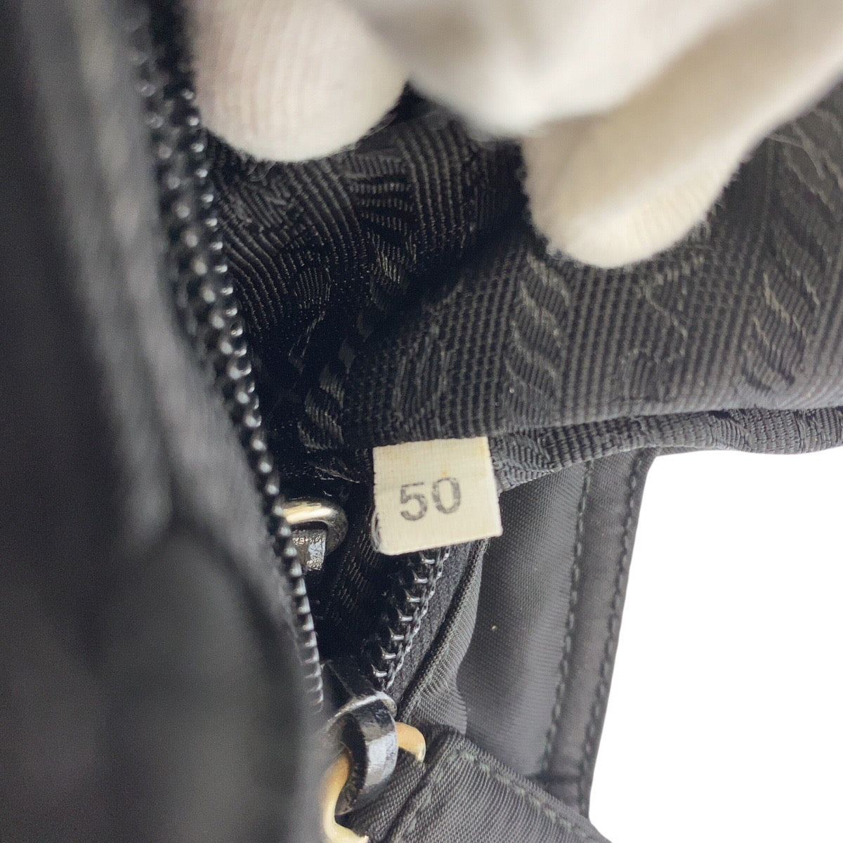 23047
PRADA プラダ テスート 三角ロゴプレート ブラック 黒 シルバー金具 ナイロン 50 トートバッグ ショルダーバッグ レディース ABP21