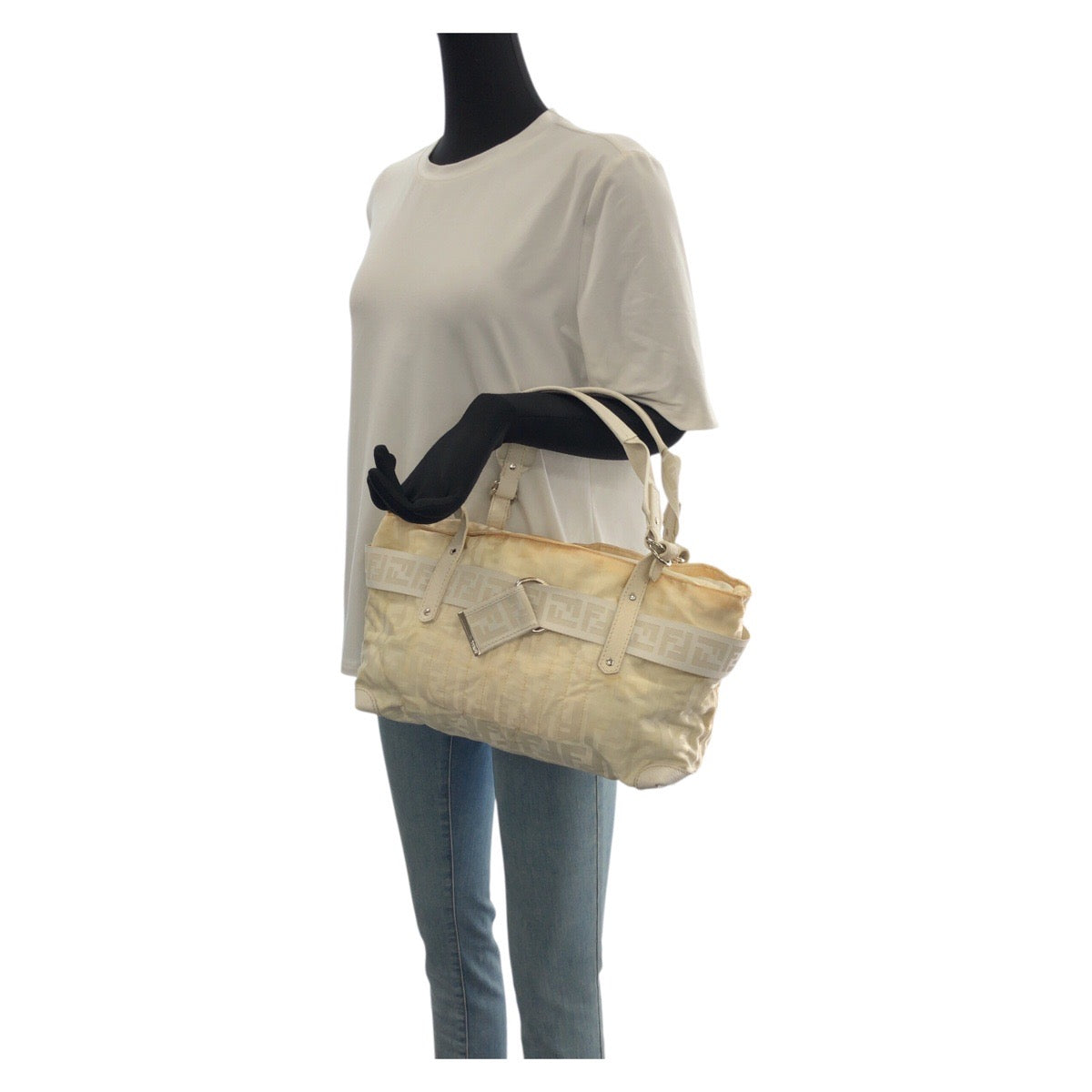 23055
FENDI フェンディ ズッカ オフホワイト シルバー金具 ナイロン / レザー 8BH143 トートバッグ ハンドバッグ レディース B13
