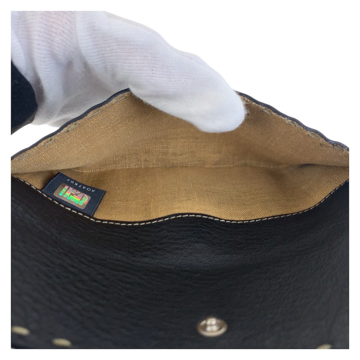 23075
FENDI フェンディ セレリア ブラック 黒 シルバー金具 レザー 8M0144 長財布 折財布 ロングウォレット メンズ A21