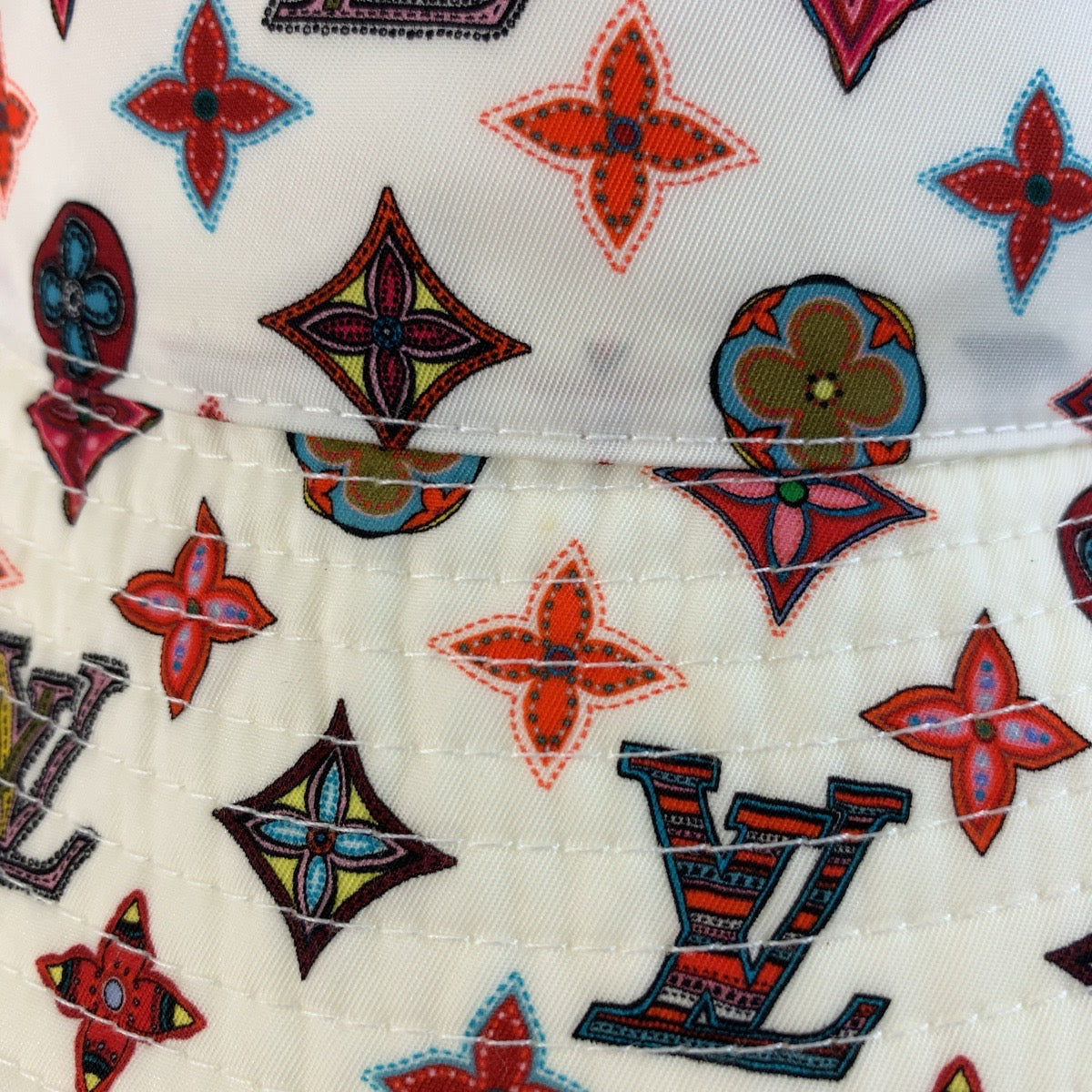 23085
LOUIS VUITTON ルイヴィトン モノグラム ボブ ラブリーグラム ホワイト マルチカラー ナイロン / ポリエステル / シルク M76718 バケットハット 男女兼用 メンズ A60