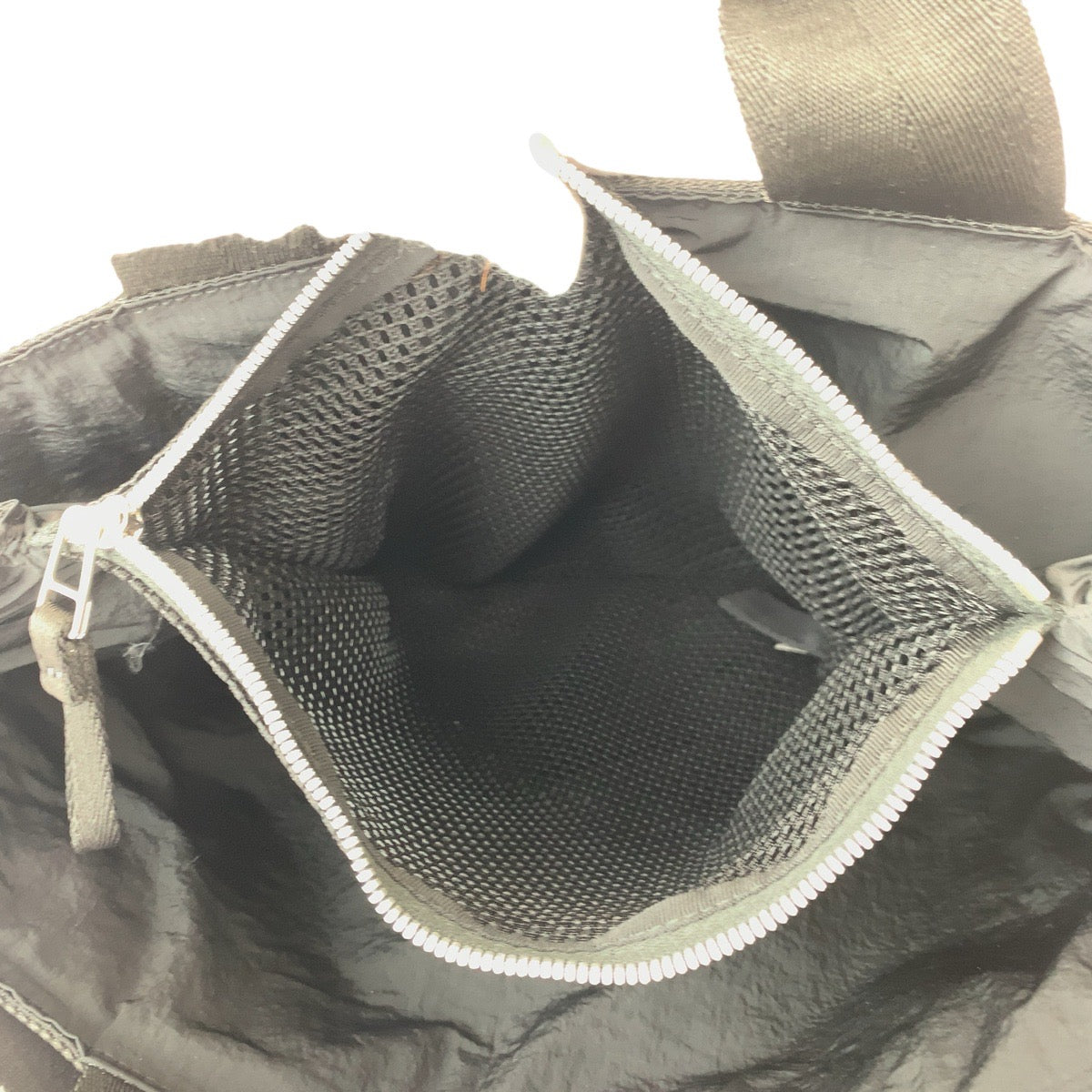 23088
BOTTEGAVENETA ボッテガヴェネタ ブラック 黒 シルバー金具 ナイロン P02003797D トートバッグ ビジネスバッグ メンズ A63