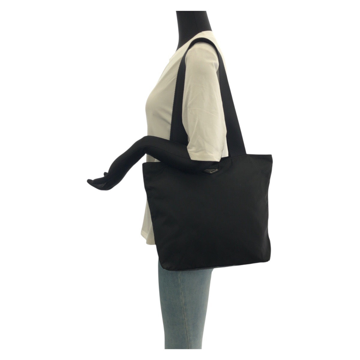23109
PRADA プラダ テスート 三角ロゴプレート ブラック 黒 シルバー金具 ナイロン ショルダーバッグ 男女兼用 レディース AB35