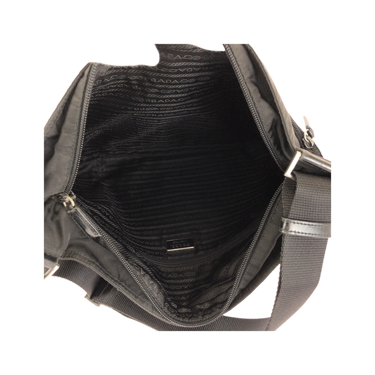 23122
PRADA プラダ テスート 三角ロゴプレート ブラック 黒 シルバー金具 ナイロン ショルダーバッグ ポシェット メンズ ABP42