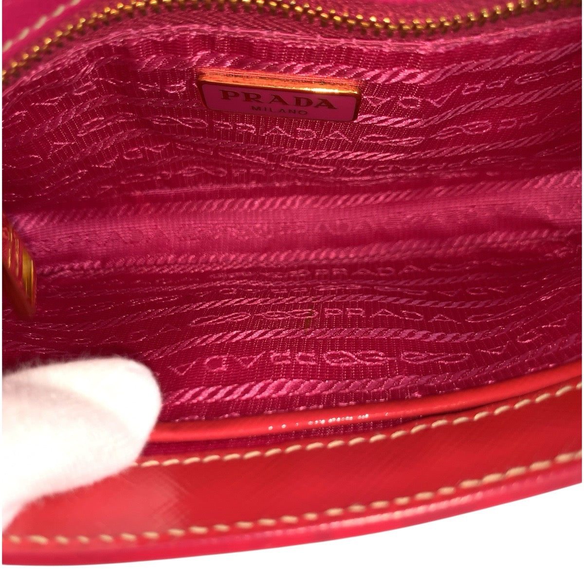 23123
PRADA プラダ サフィアーノ 三角ロゴプレート レッド ゴールド金具 レザー ショルダーバッグ ポシェット レディース AB20