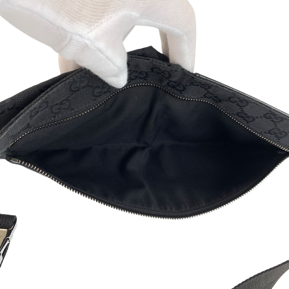 23126
GUCCI Black GG Canvas / Leather 28566 Body Bag Waist Pouch Unisex Men's AB42