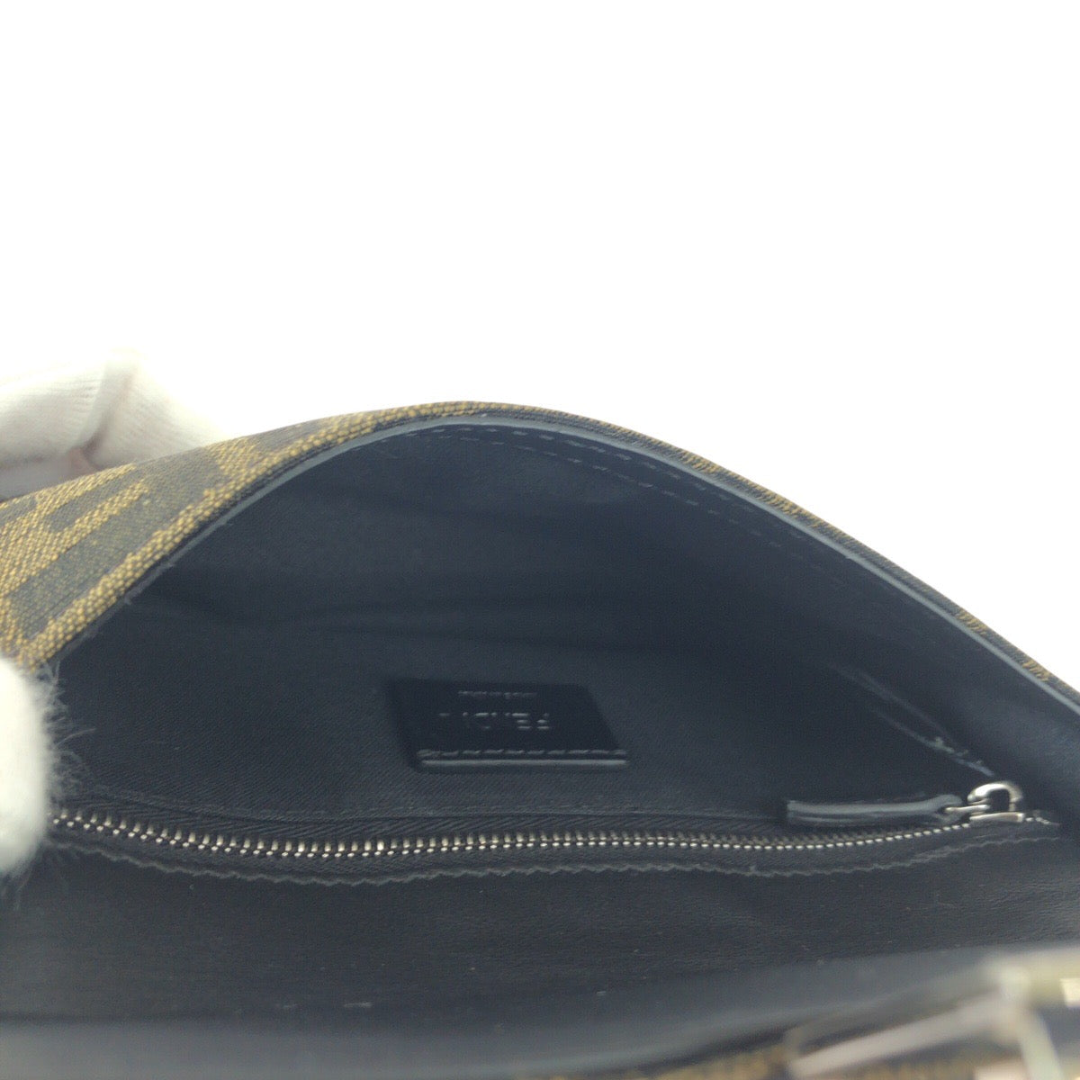 23145
FENDI フェンディ ズッカ バゲット ブラウン ブラックシルバー金具 レザー 7M0295 A9ZL 209-0501 ショルダーバッグ ウエストポーチ レディース S72