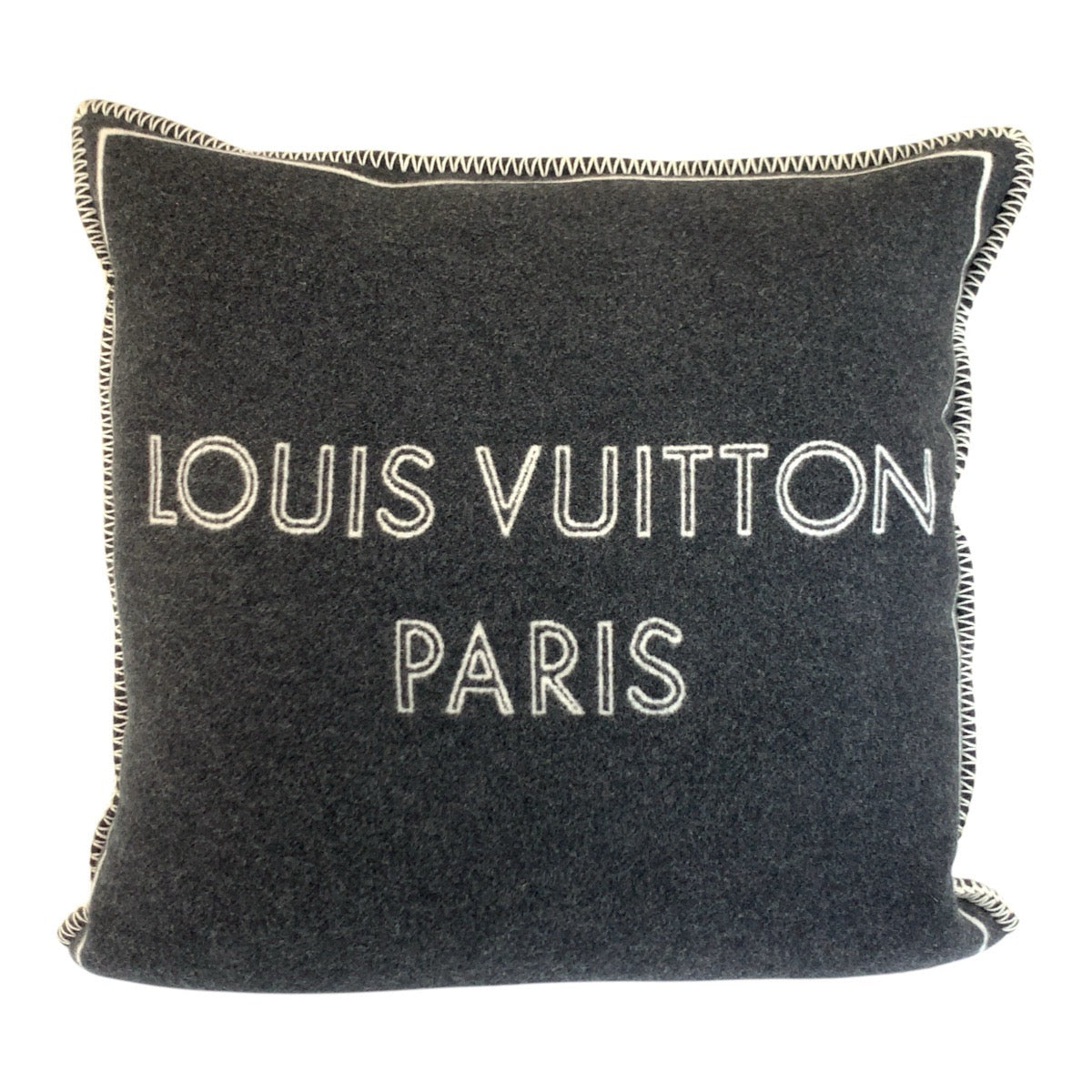 23146
LOUIS VUITTON ルイヴィトン モノグラム シャドウ ブラック 黒 グレー ウール / カシミヤ / ポリエステル M79361 インテリア クッション 男女兼用 レディース A55