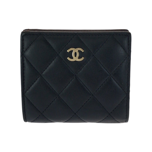 23154
CHANEL シャネル マトラッセ ココマーク ブラック 黒 ゴールド金具 ラムスキン 折財布 コンパクトウォレット レディース ABP66
