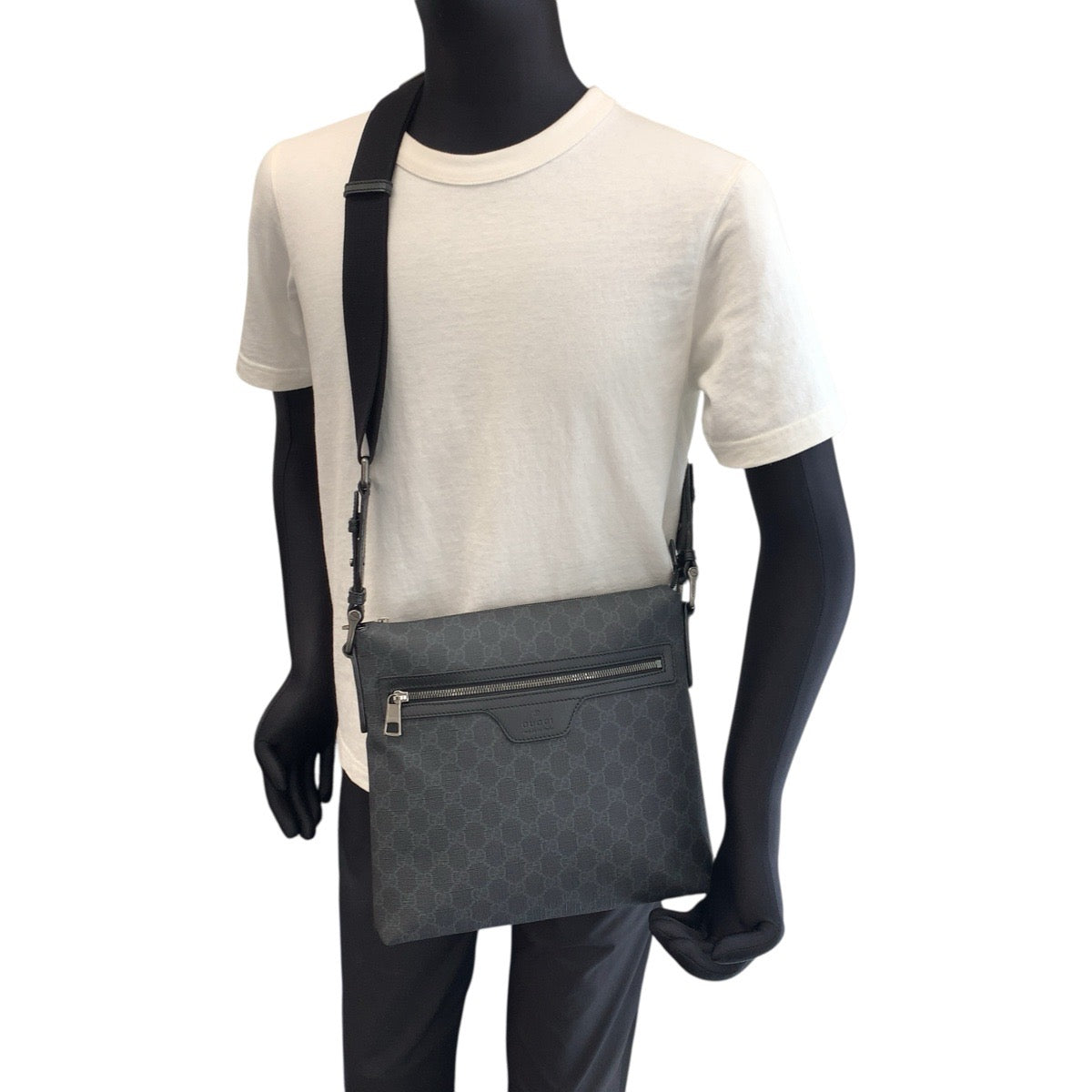 23171
GUCCI グッチ ブラック 黒 ガンメタ金具 GGスプリームキャンバス / レザー 322279 ショルダーバッグ メッセンジャーバッグ メンズ ABP56