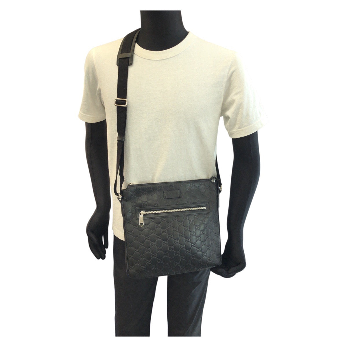 23172
GUCCI グッチ グッチシマ ブラック 黒 シルバー金具 レザー 406408 ショルダーバッグ メッセンジャーバッグ メンズ AB52