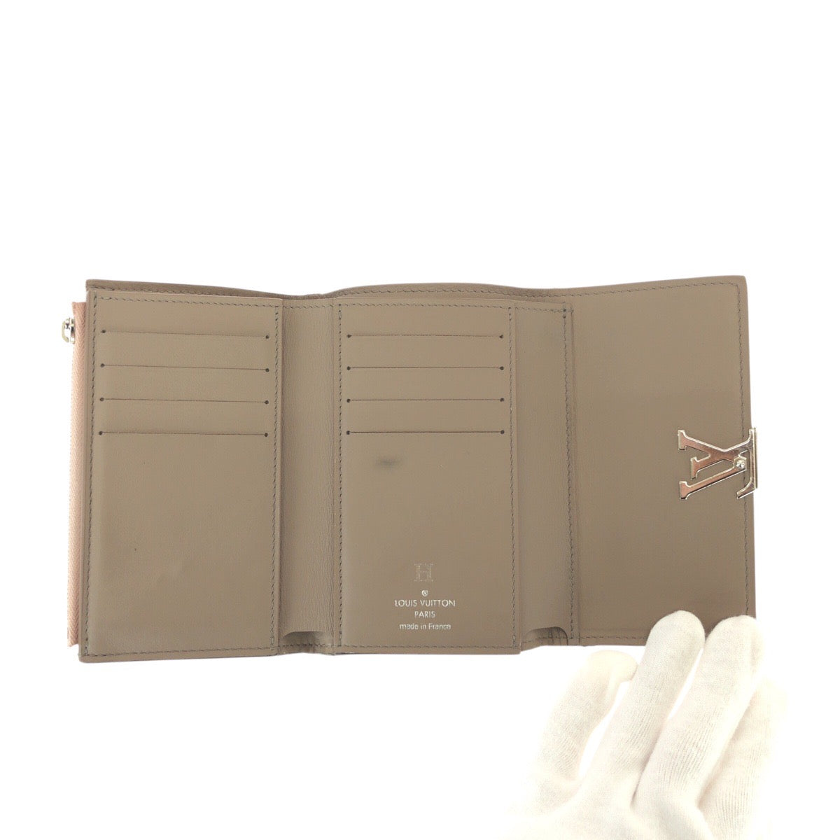 23191
LOUIS VUITTON ルイヴィトン ポルトフォイユ カプシーヌ コンパクト ピンク シルバー金具 レザー M62156 折財布 コンパクトウォレット レディース ABP30