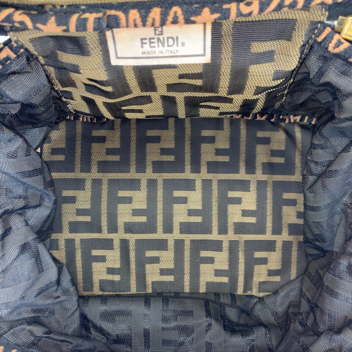 23228
FENDI フェンディ ズッカ ブラウン ゴールド金具 キャンバス 26554 ハンドバッグ バニティバッグ 化粧ポーチ レディース AB21