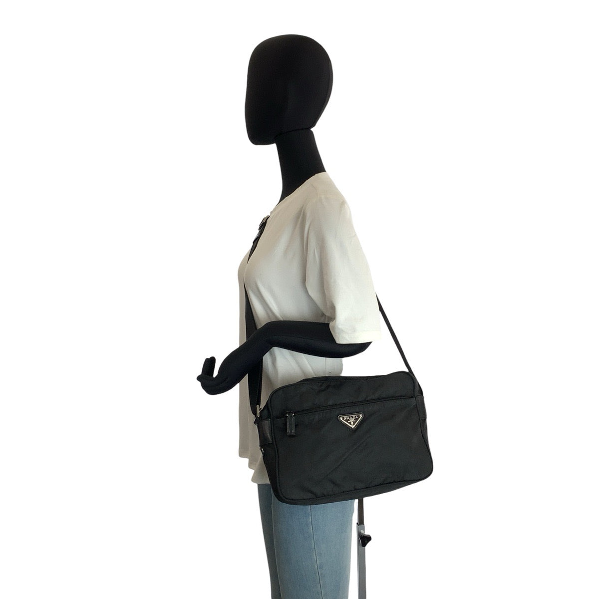 23244
PRADA プラダ テスート 三角ロゴプレート ブラック 黒 シルバー金具 ナイロン ショルダーバッグ ポシェット レディース AB36