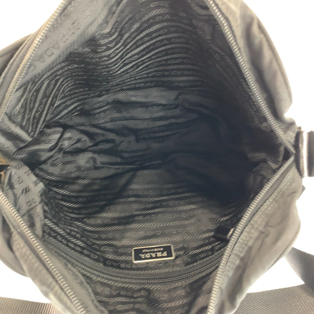 23244
PRADA プラダ テスート 三角ロゴプレート ブラック 黒 シルバー金具 ナイロン ショルダーバッグ ポシェット レディース AB36