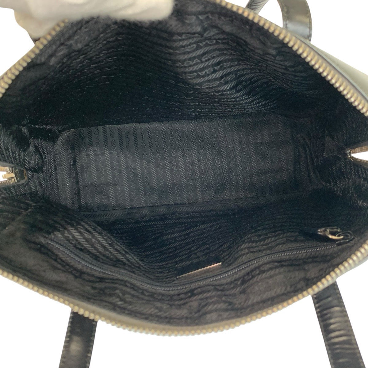 23258
PRADA プラダ ロゴ ブラック 黒 パテントレザー ハンドバッグ レディース AB42