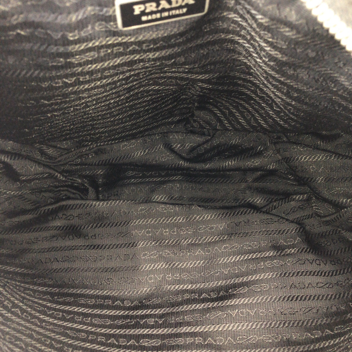 23269
PRADA プラダ テスート 三角ロゴプレート ブラック 黒 シルバー金具 ナイロン / レザー ショルダーバッグ メッセンジャーバッグ メンズ ABP42