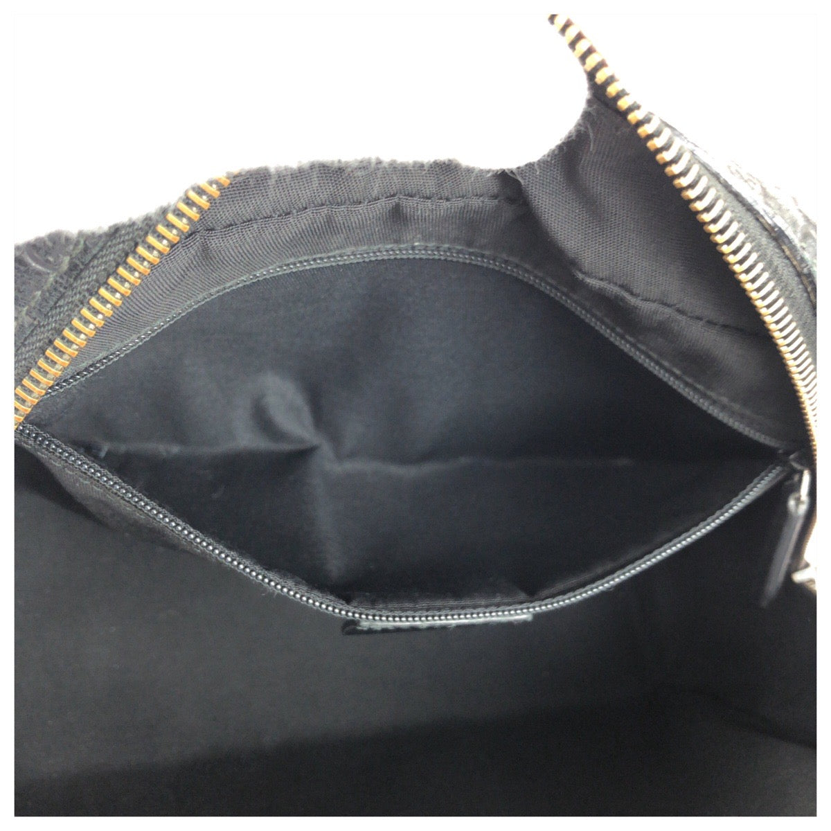 23275
GUCCI グッチ マイクログッチシマ ブラック 黒 シルバー金具 レザー 419775 クラッチバッグ セカンドバッグ メンズ AB28