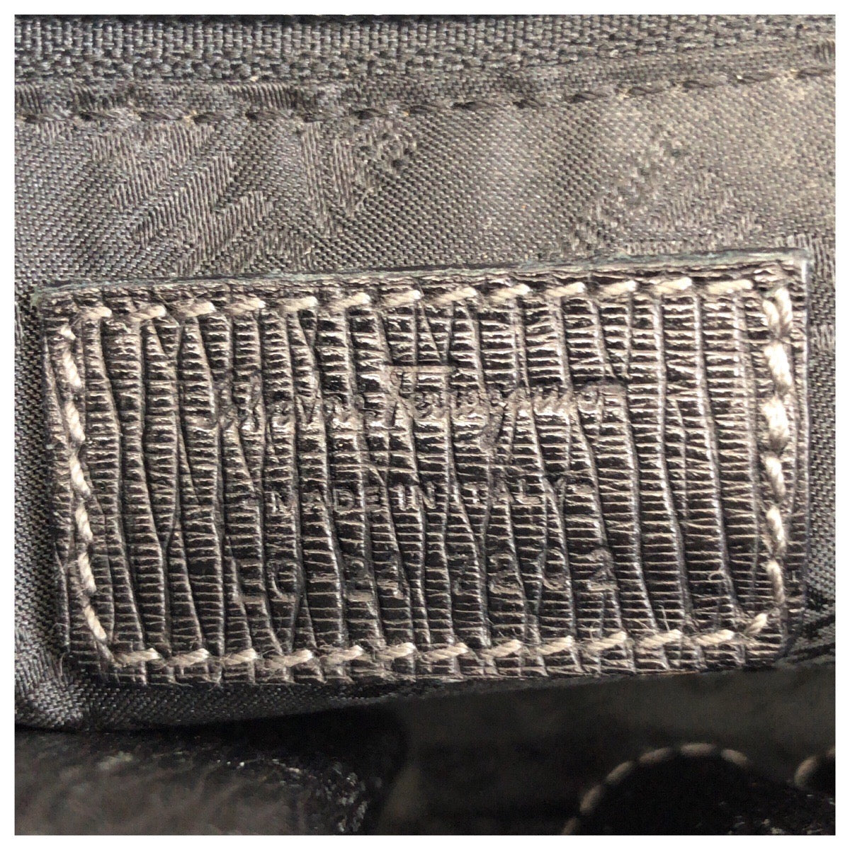 23278
Salvatore Ferragamo サルヴァトーレフェラガモ ダイヤルロック式 ブラック 黒 シルバー金具 レザー クラッチバッグ セカンドバッグ メンズ A28