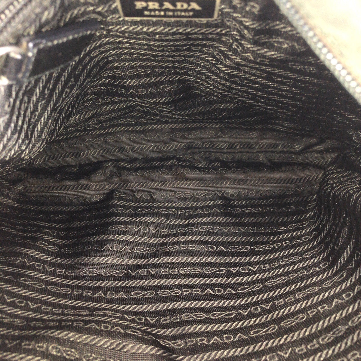 23281
PRADA プラダ テスート 三角ロゴプレート ブラック 黒 シルバー金具 ナイロン ショルダーバッグ メッセンジャーバッグ レディース ABP35