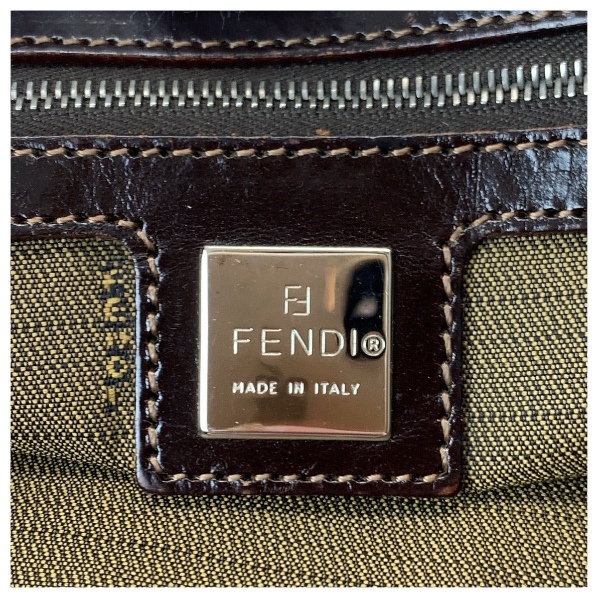 23362
FENDI フェンディ ヴィンテージ ズッカ ブラウン シルバー金具 キャンバス / レザー ショルダーバッグ ハンドバッグ レディース AB42