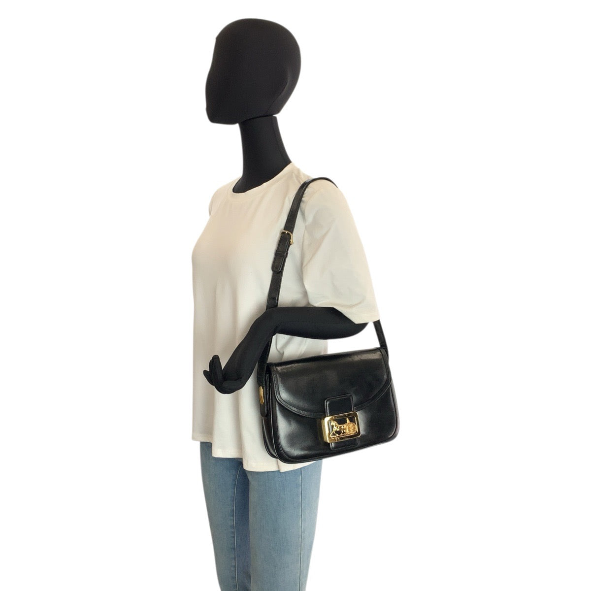 23366
CELINE セリーヌ 馬車金具 ブラック 黒 ゴールド金具 レザー ショルダーバッグ レディース AB50
