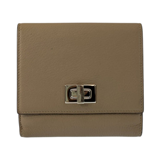 23374
FENDI フェンディ セレリア ピーカブー ベージュ シルバー金具 レザー 8M0438 折財布 コンパクトウォレット レディース ABP21