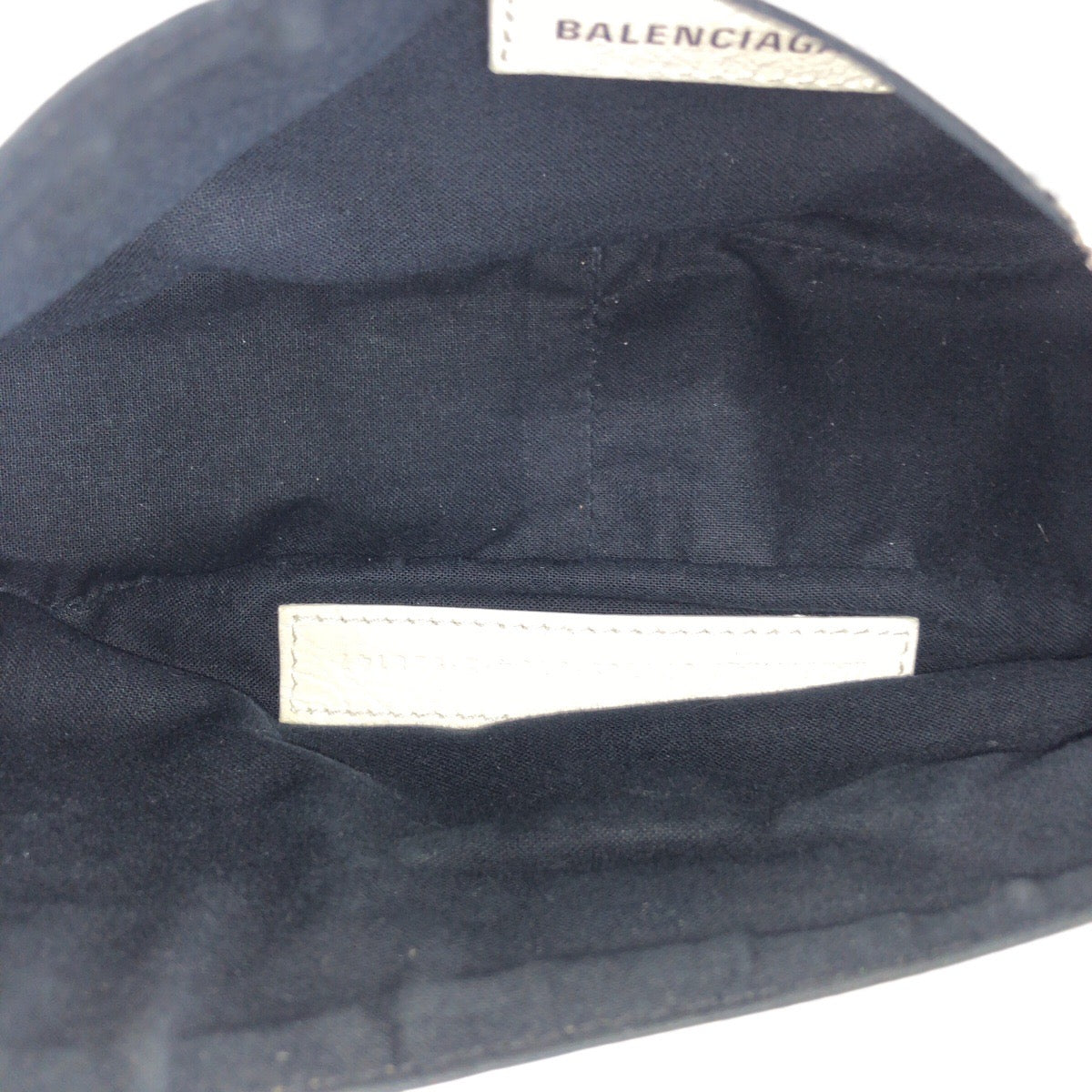 23382
BALENCIAGA バレンシアガ ル カゴール XS ホワイト シルバー金具 レザー 671309 ショルダーバッグ ポシェット レディース ABP140