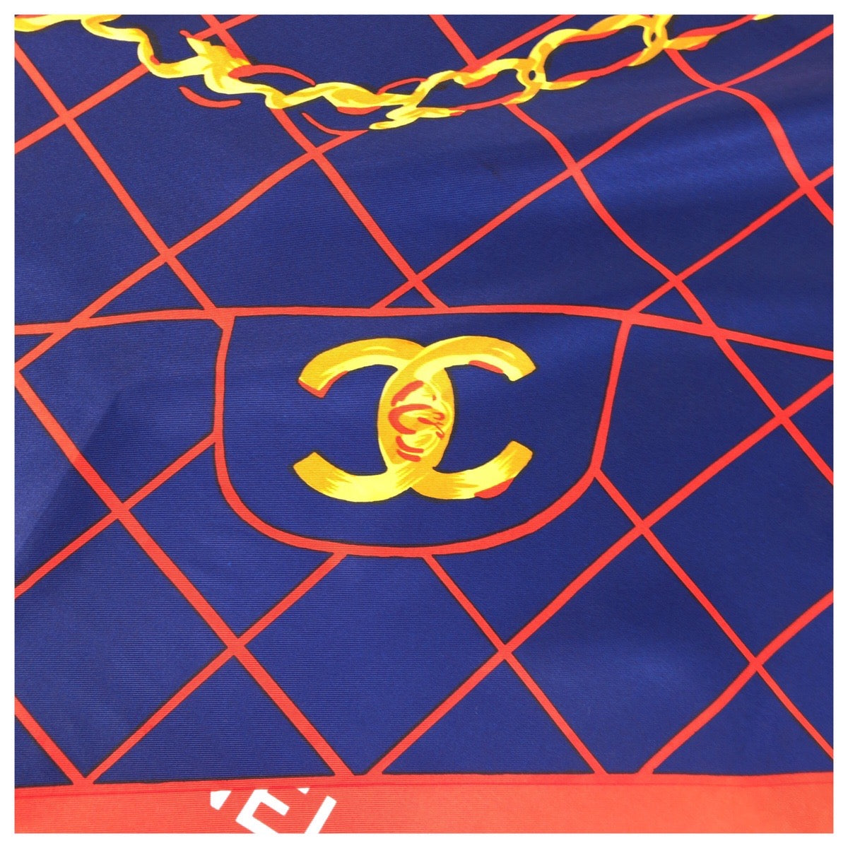 23393
CHANEL シャネル ココマーク マトラッセ柄 レッド ネイビー ブラック シルク スカーフ レディース ABP28