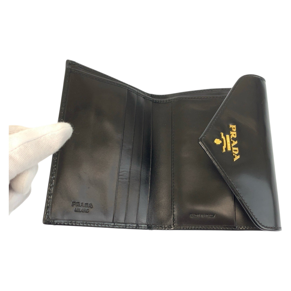 23430
PRADA プラダ ブラック 黒 ゴールド金具 パテントレザー 折財布 コンパクトウォレット レディース ABP35