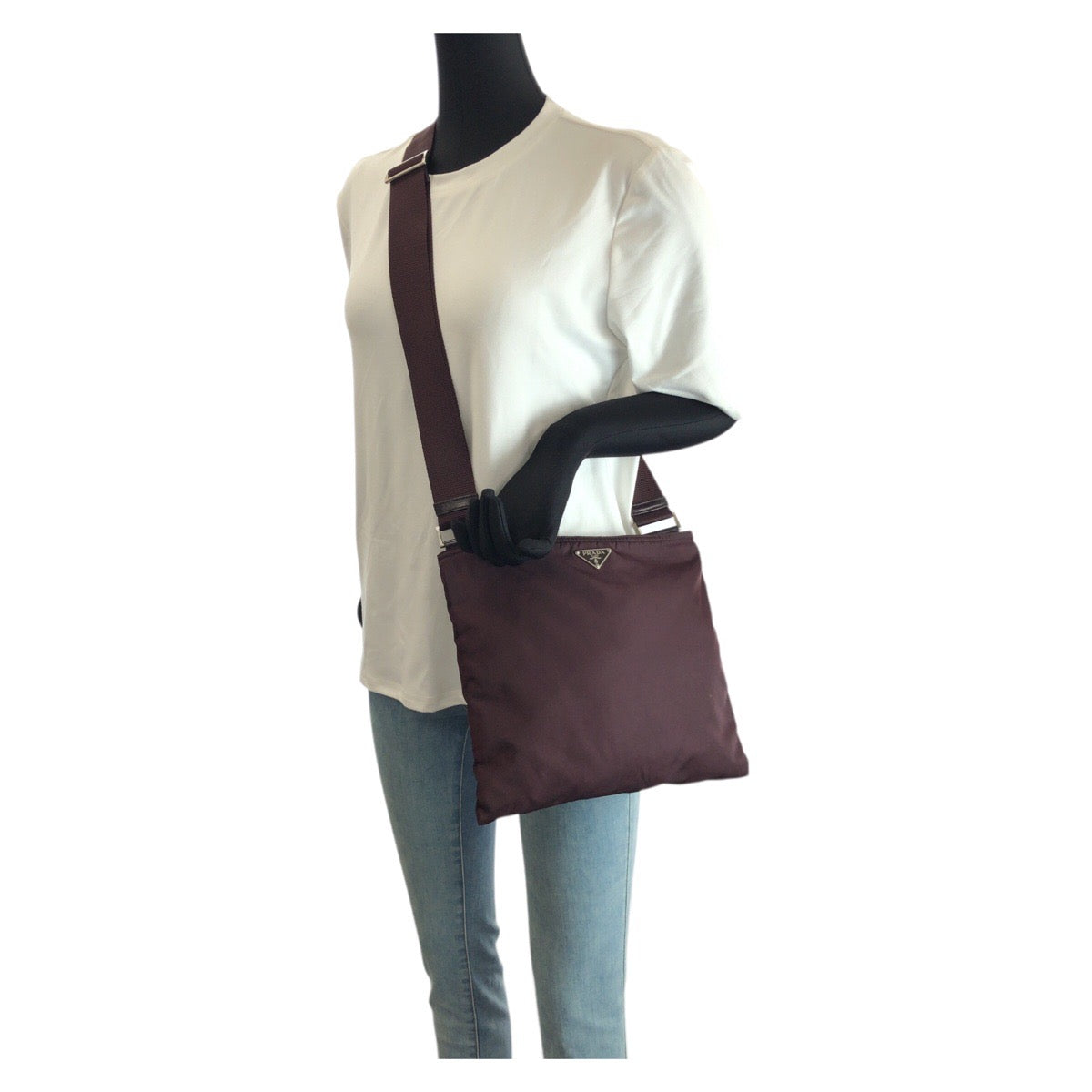 23462
PRADA プラダ テスート 三角ロゴプレート ワインレッド エンジ色 シルバー金具 ナイロン ショルダーバッグ メッセンジャーバッグ レディース ABP30