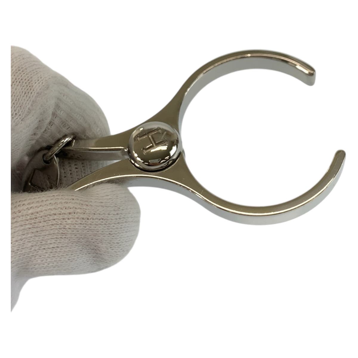 23475
HERMES エルメス フィルー シルバー メタル 手袋ホルダー レディース A23