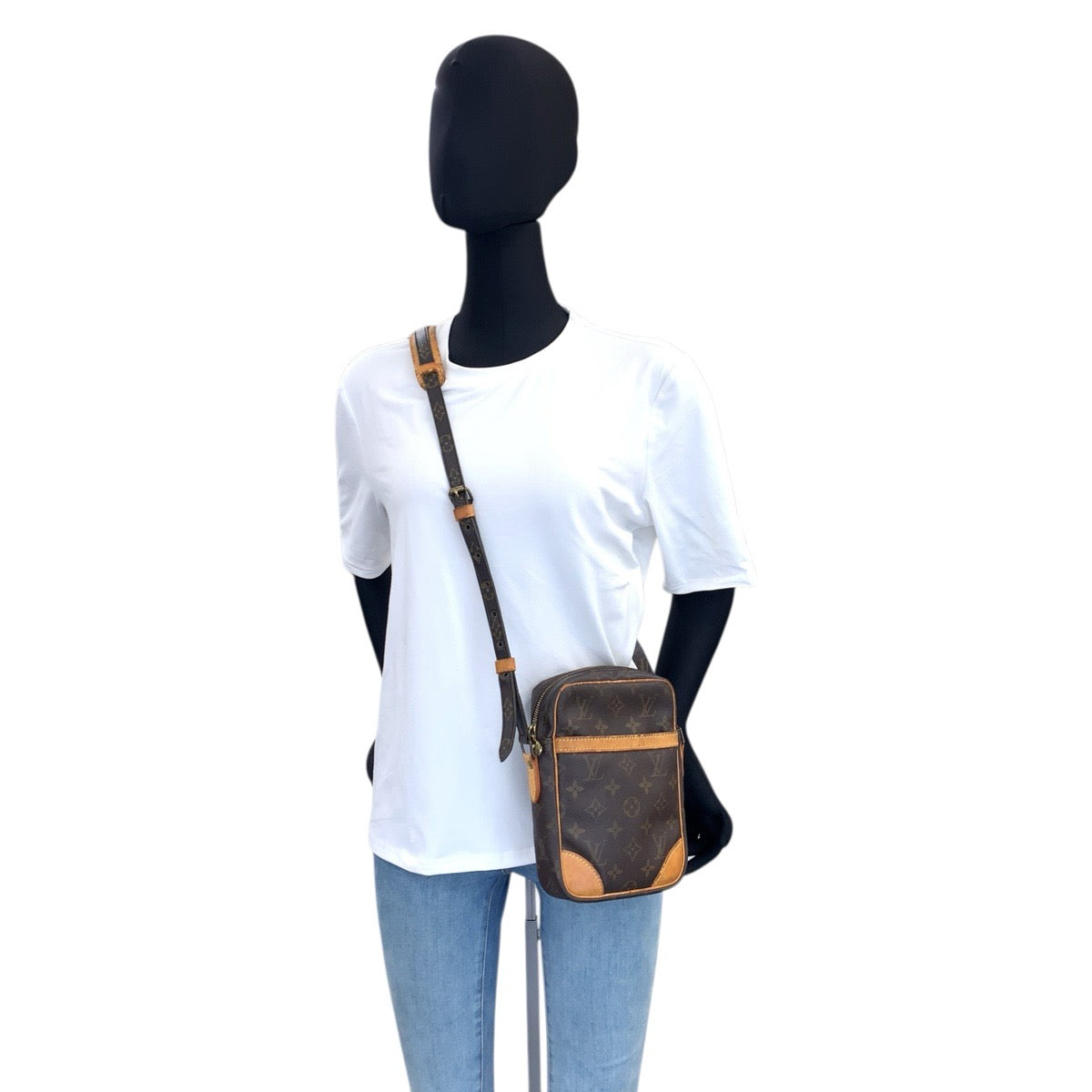 23483
LOUIS VUITTON ルイ ヴィトン モノグラム ダヌーブ ブラウン ゴールド金具 PVC / レザー M45266 ショルダーバッグ ポシェット レディース AB42