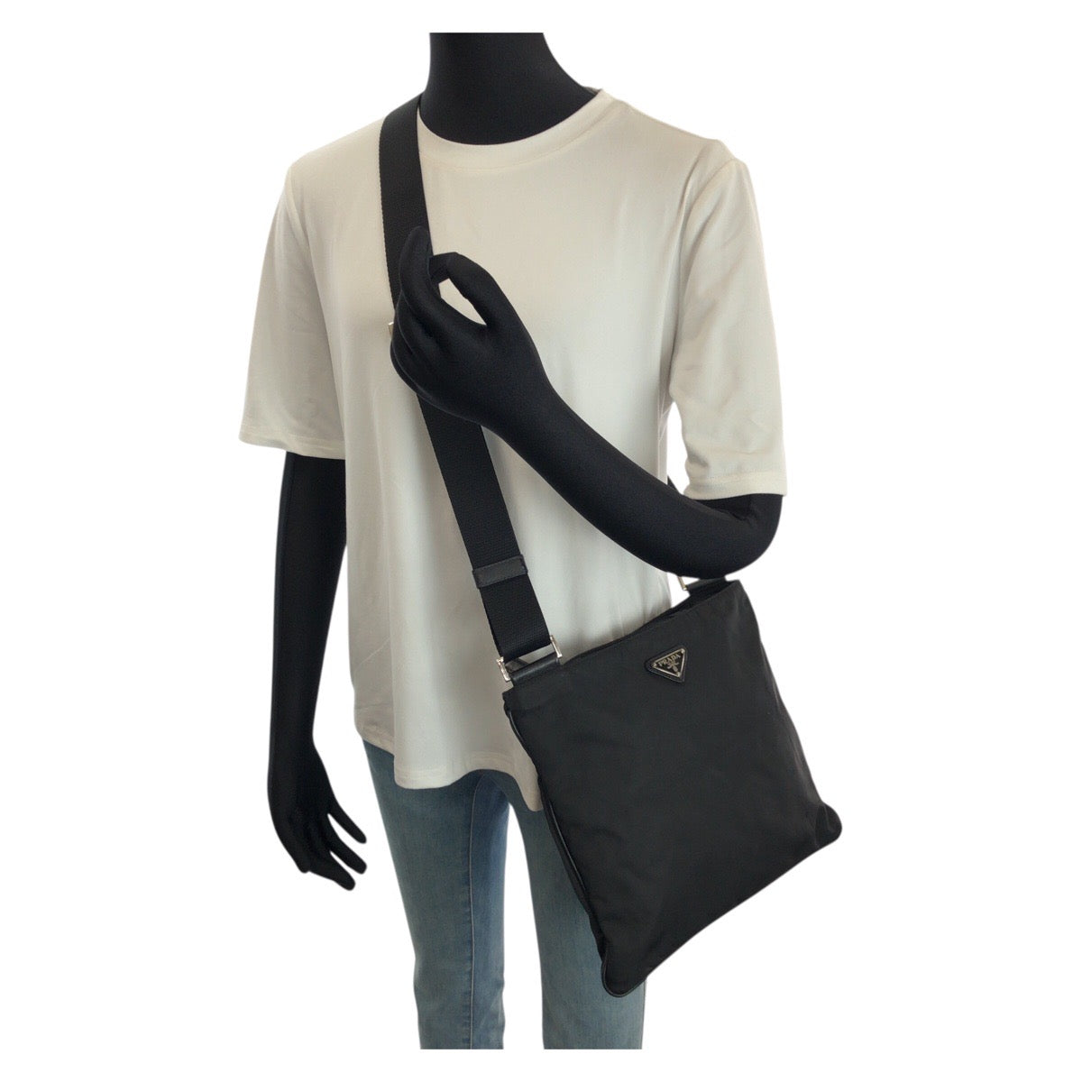 23494
PRADA プラダ テスート サフィアーノ 三角ロゴプレート ブラック 黒 シルバー金具 ナイロン / レザー ショルダーバッグ メッセンジャーバッグ レディース ABP35