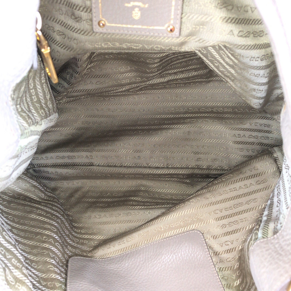 23516
PRADA プラダ ヴィッテロ ダイノ ライトグレー ゴールド金具 レザー ホーボー ショルダーバッグ ハンドバッグ レディース ABP60
