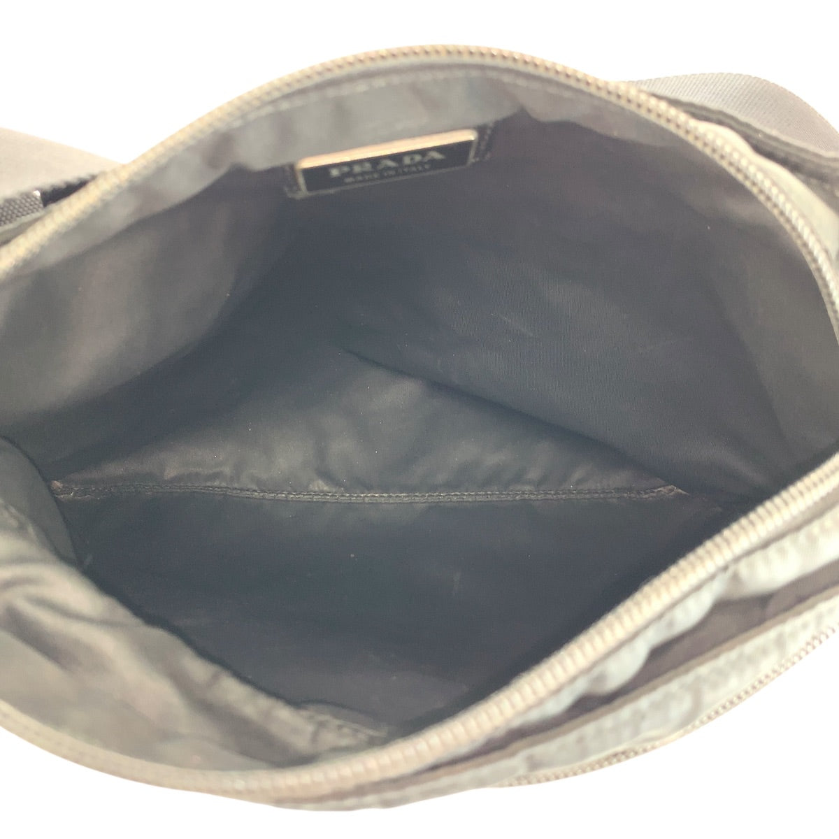 23519
PRADA プラダ テスート 三角ロゴプレート ブラック 黒 シルバー金具 ナイロン ショルダーバッグ メッセンジャーバッグ レディース AB30