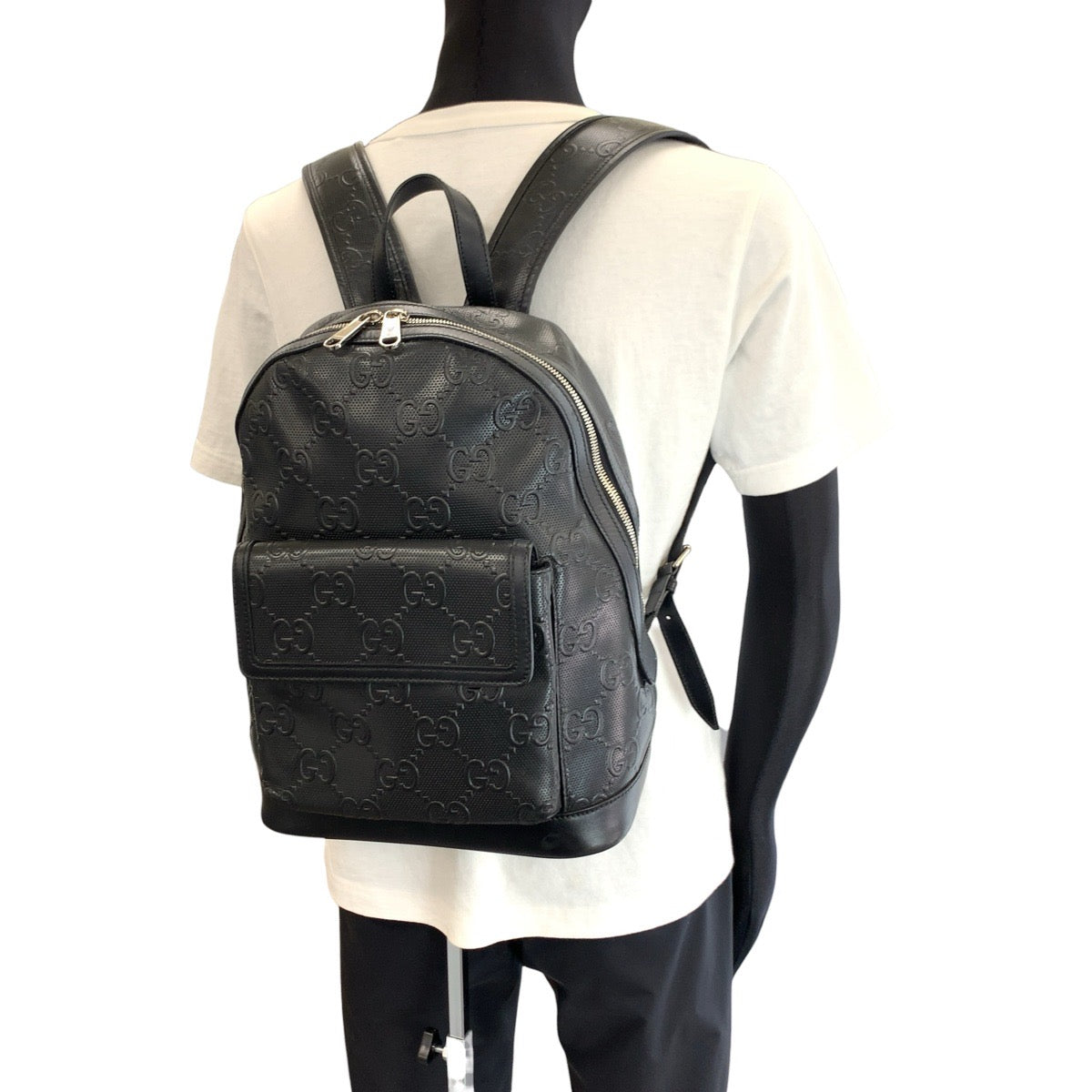 23520
GUCCI グッチ GGエンボス ブラック 黒 シルバー金具 レザー 658579 リュックサック バックパック メンズ AB