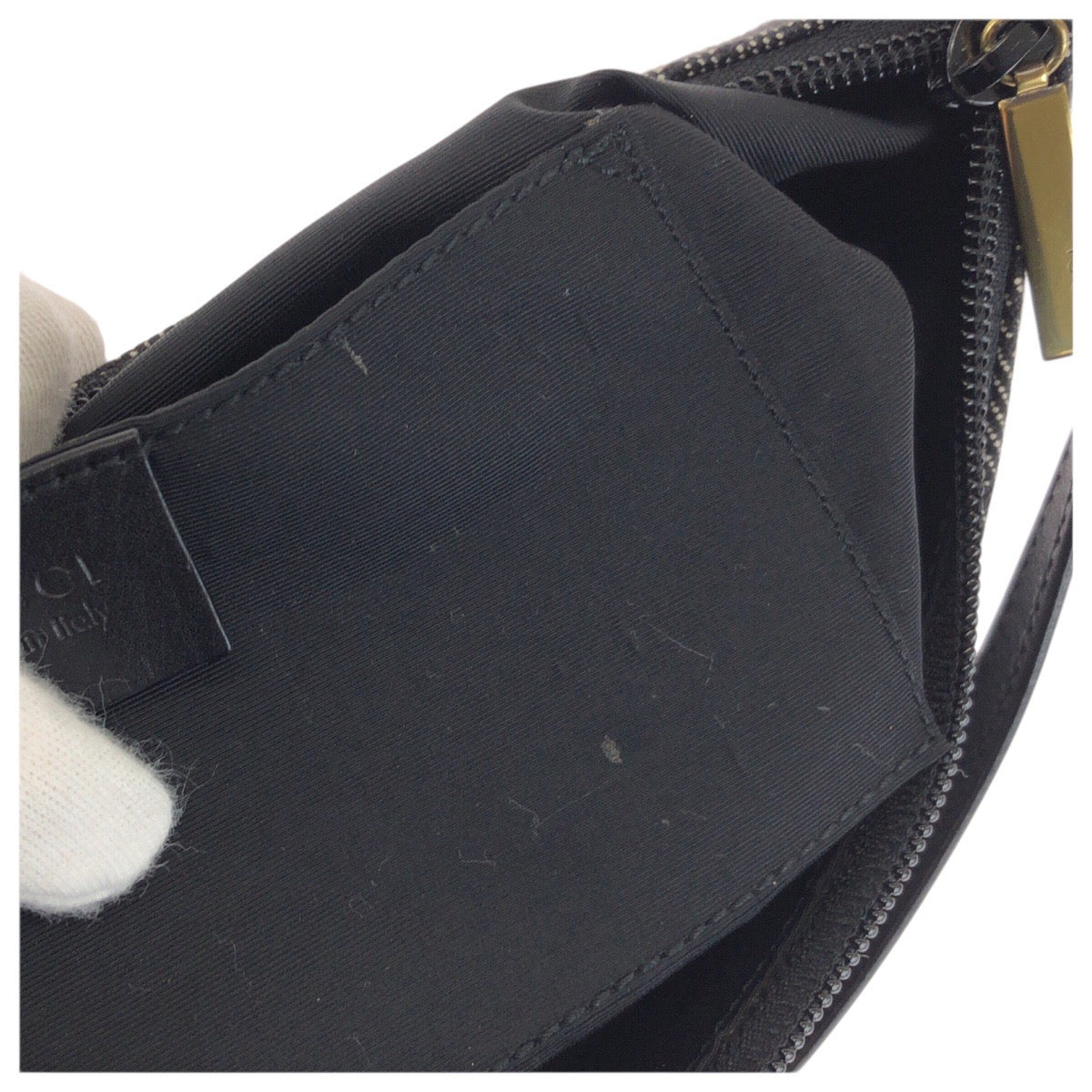 23585
GUCCI グッチ ブラック 黒 ゴールド金具 GGキャンバス / レザー 32160 ハンドバッグ アクセサリーポーチ レディース A45