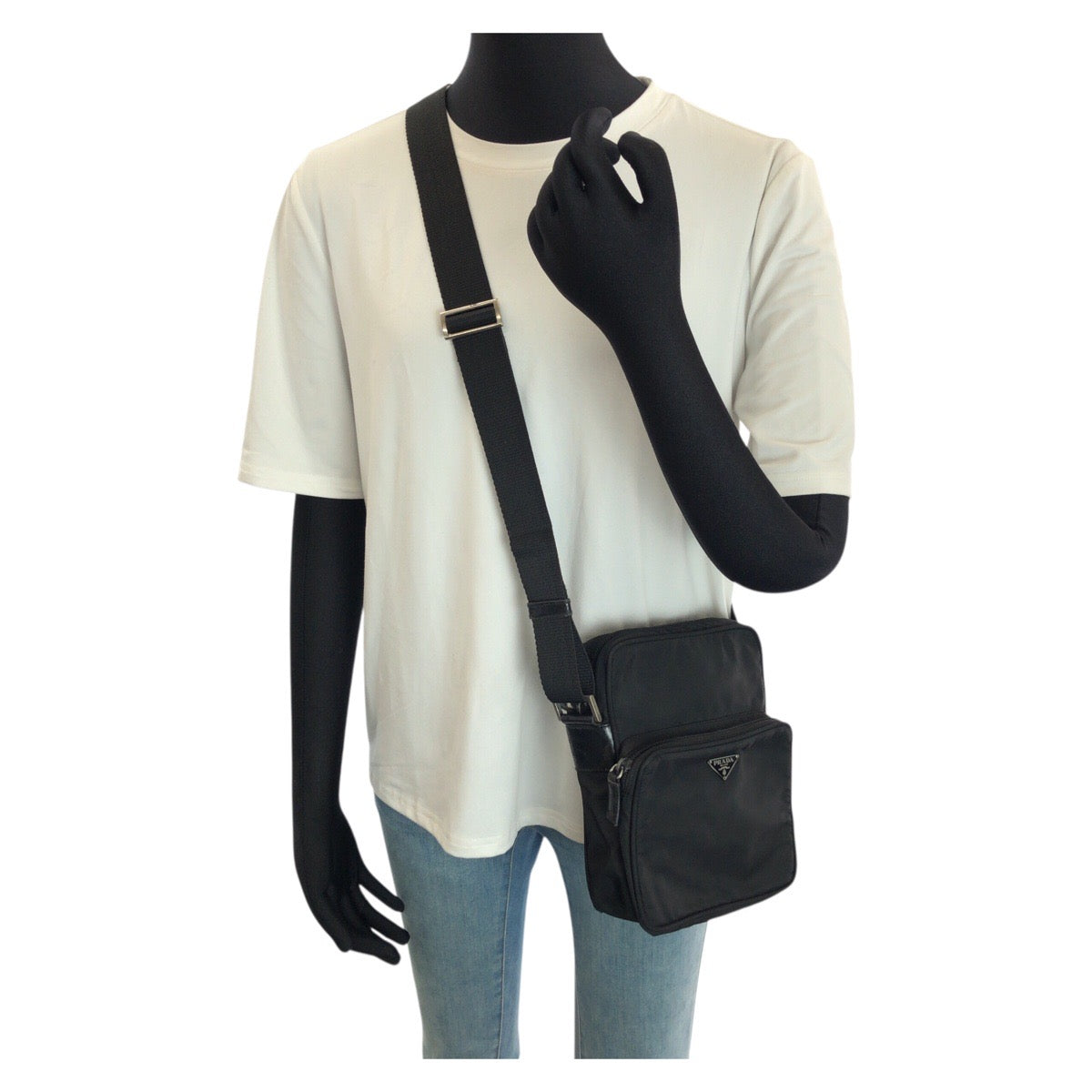 23596
PRADA プラダ テスート 三角ロゴプレート ブラック 黒 シルバー金具 ナイロン ショルダーバッグ ポシェット レディース AB28