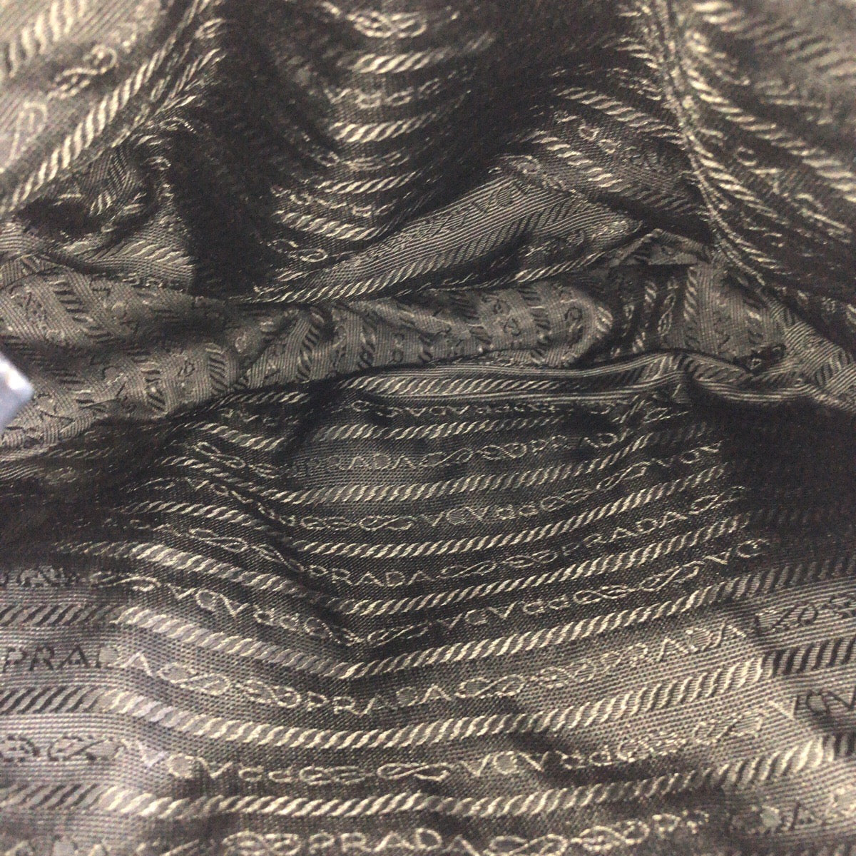 23610
PRADA プラダ テスート 三角ロゴプレート ブラック 黒 シルバー金具 ナイロン / レザー ショルダーバッグ メッセンジャーバッグ レディース ABP38