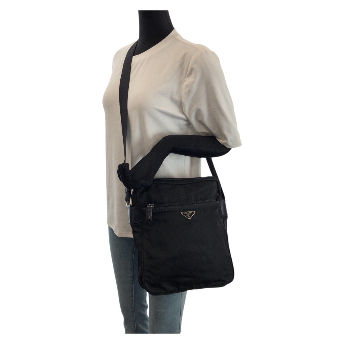 23617
PRADA プラダ テスート 三角ロゴプレート ブラック 黒 シルバー金具 ナイロン ショルダーバッグ メッセンジャーバッグ レディース ABP35