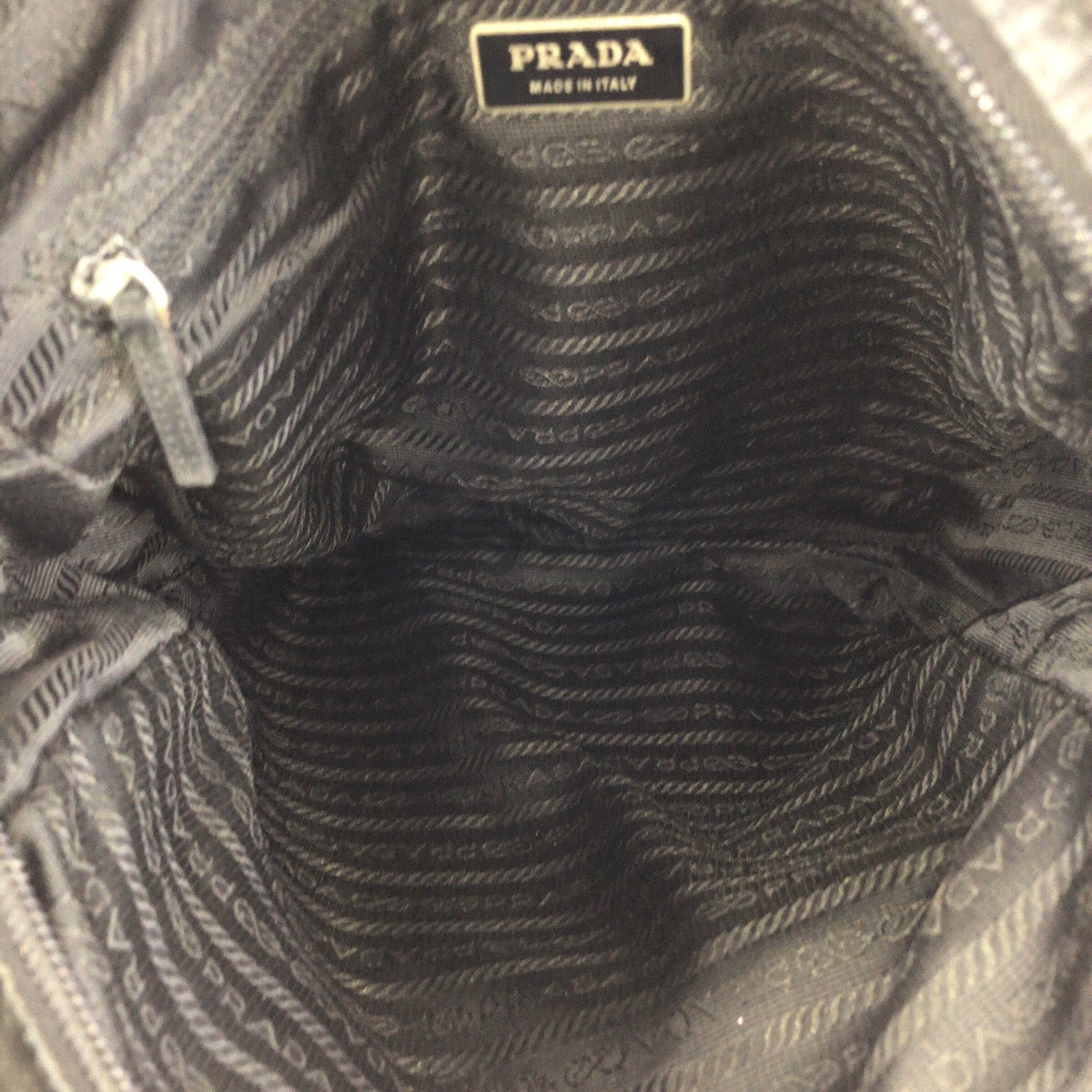 23617
PRADA プラダ テスート 三角ロゴプレート ブラック 黒 シルバー金具 ナイロン ショルダーバッグ メッセンジャーバッグ レディース ABP35