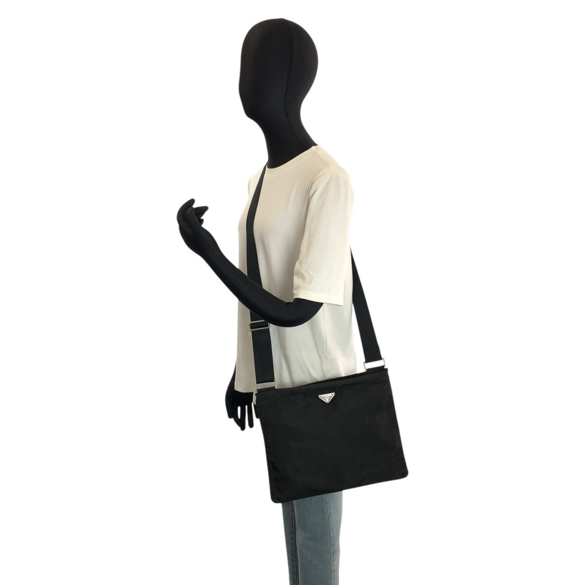 23624
PRADA プラダ テスート 三角ロゴプレート ブラック 黒 シルバー金具 ナイロン ショルダーバッグ ポシェット レディース AB35