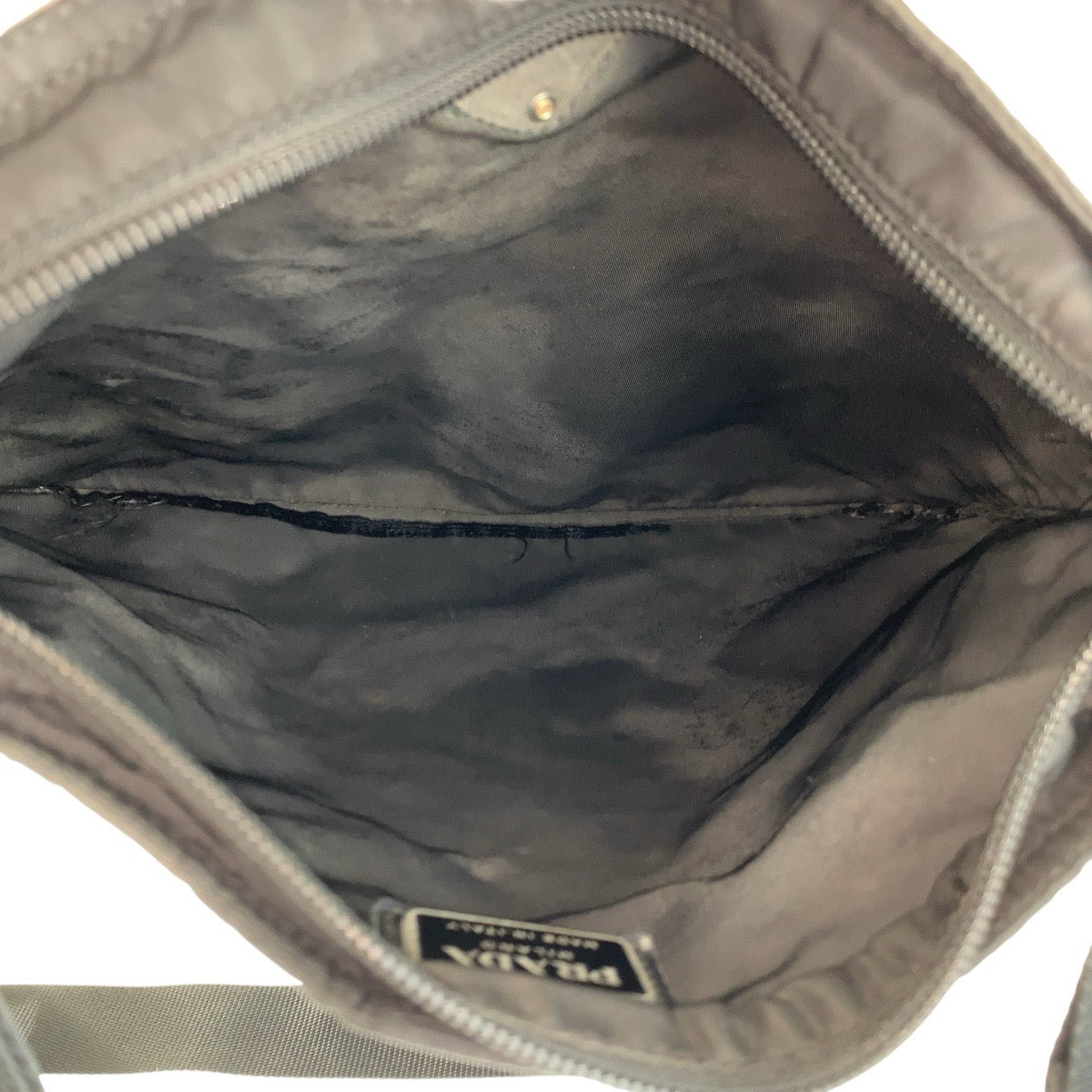 23624
PRADA プラダ テスート 三角ロゴプレート ブラック 黒 シルバー金具 ナイロン ショルダーバッグ ポシェット レディース AB35