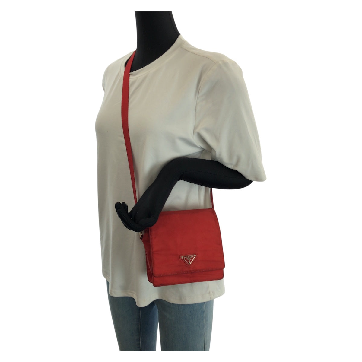 23637
PRADA プラダ テスート 三角ロゴプレート レッド シルバー金具 ナイロン ショルダーバッグ ポシェット レディース ABP35