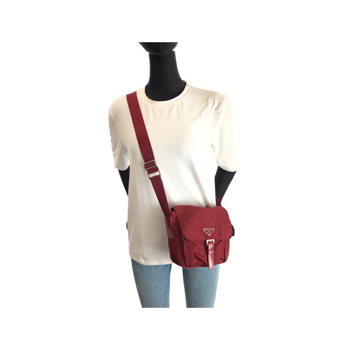 23642
PRADA プラダ テスート 三角ロゴプレート レッド シルバー金具 ナイロン ショルダーバッグ ポシェット レディース ABP35