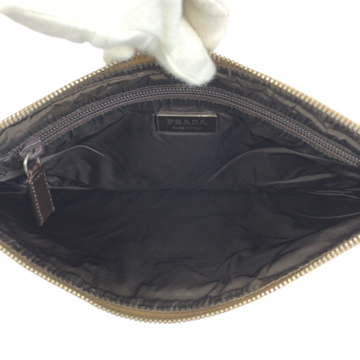 23654
PRADA プラダ 三角ロゴプレート ベージュ オレンジ シルバー金具 キャンバス / レザー クラッチバッグ セカンドバッグ メンズ A28