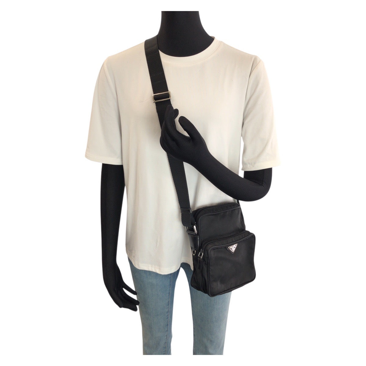 23669
PRADA プラダ テスート 三角ロゴプレート ブラック 黒 シルバー金具 ナイロン ショルダーバッグ ポシェット レディース AB21