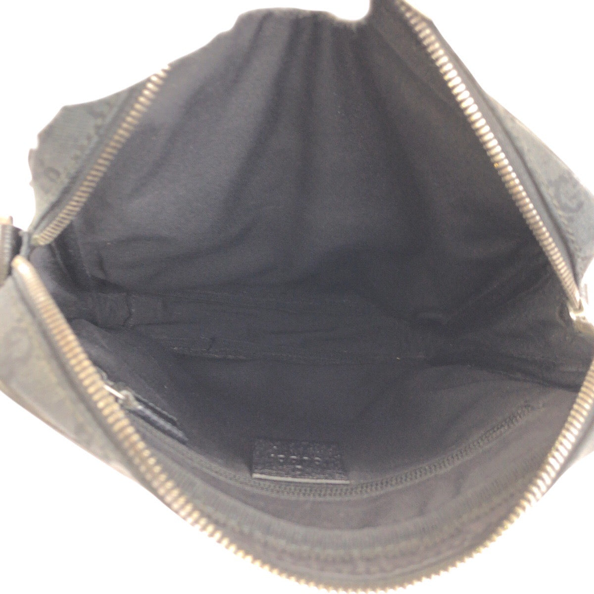 23678
GUCCI グッチ ブラック 黒 シルバー金具 GGキャンバス / レザー 92551 ショルダーバッグ メッセンジャーバッグ メンズ ABP42
