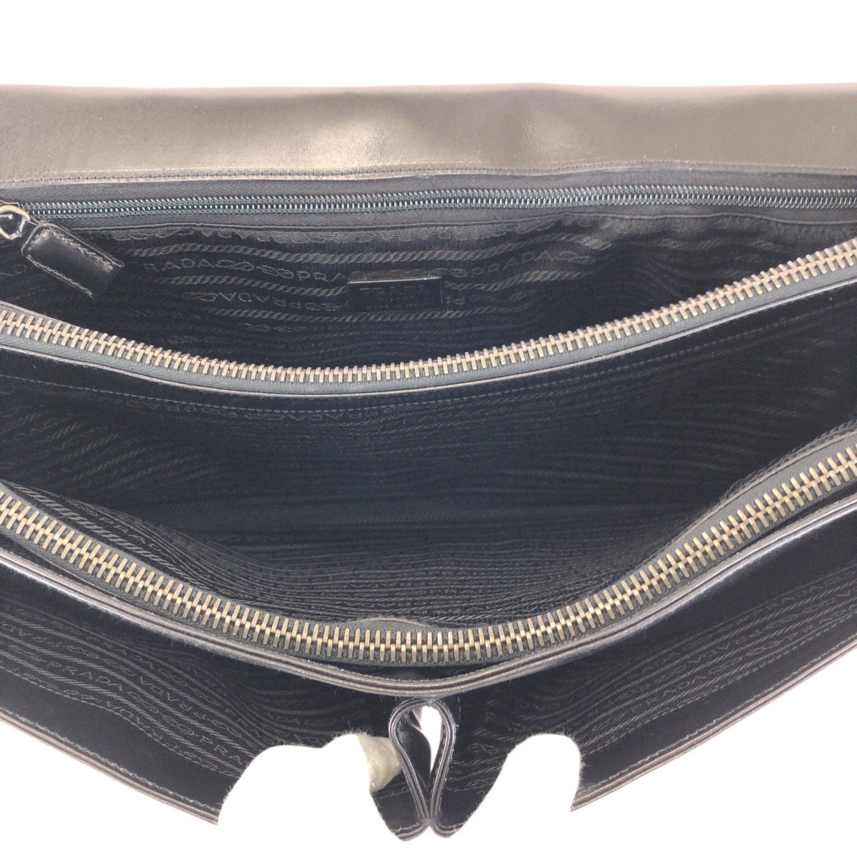 23681
PRADA プラダ ブラック 黒 ガンメタ金具 レザー ビジネスバッグ ブリーフケース メンズ ABP49